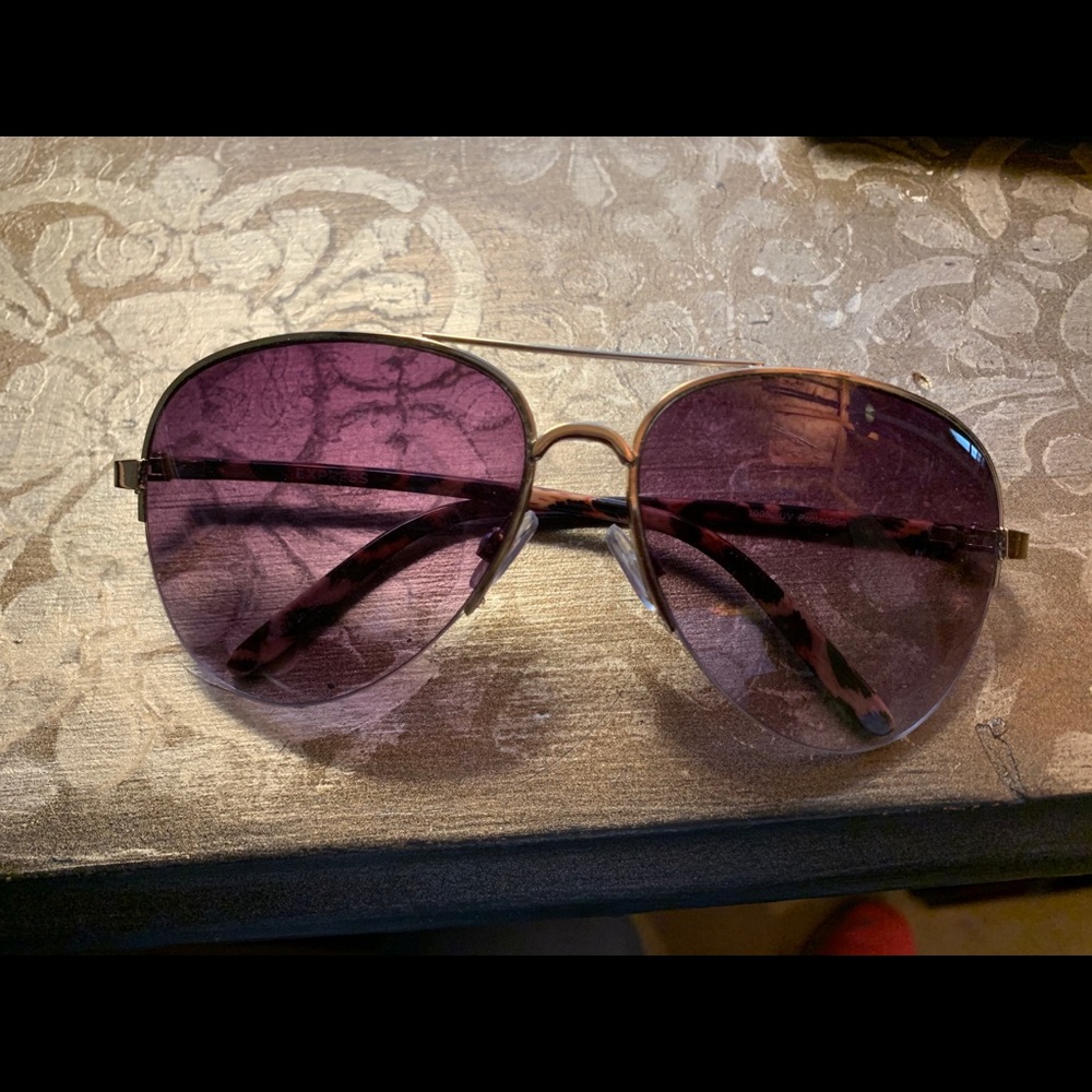Express sunglasses Aviator style.